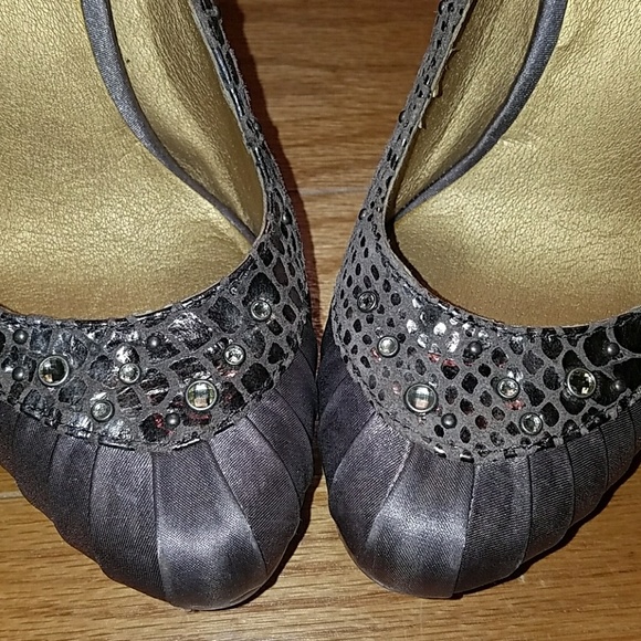 Seychelles Taupe Heels - Picture 3 of 8